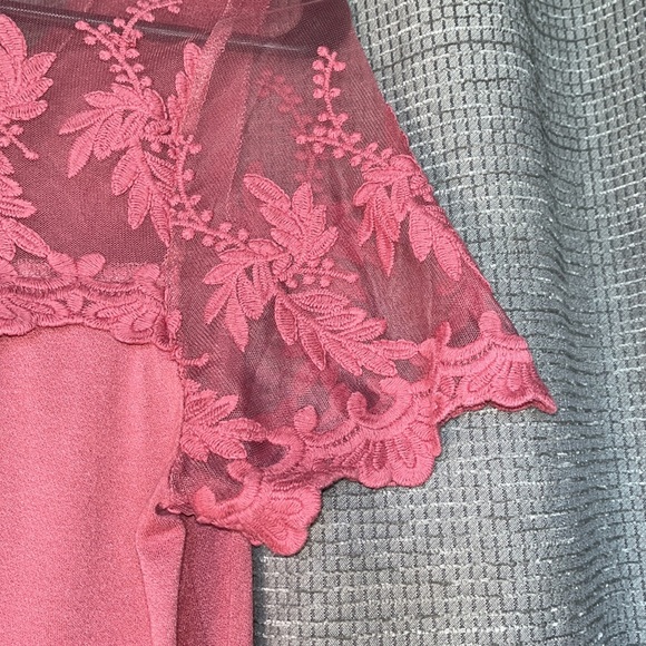 Clyde & Baxter pink top with Lace sleeves and back - Picture 3 of 4